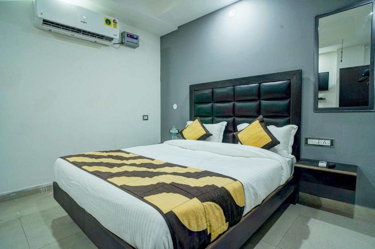 Hotel Red Snapper New Delhi Buitenkant foto