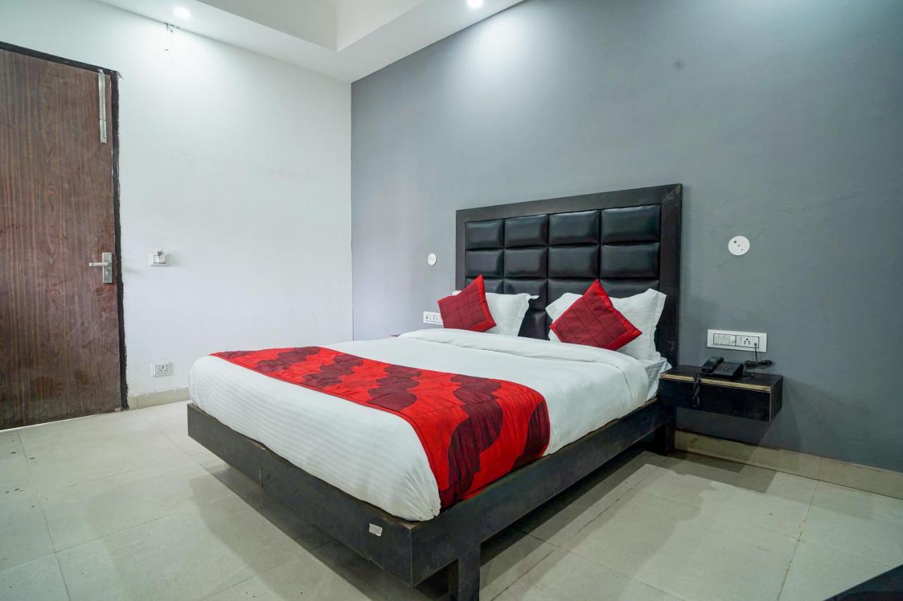 Hotel Red Snapper New Delhi Buitenkant foto