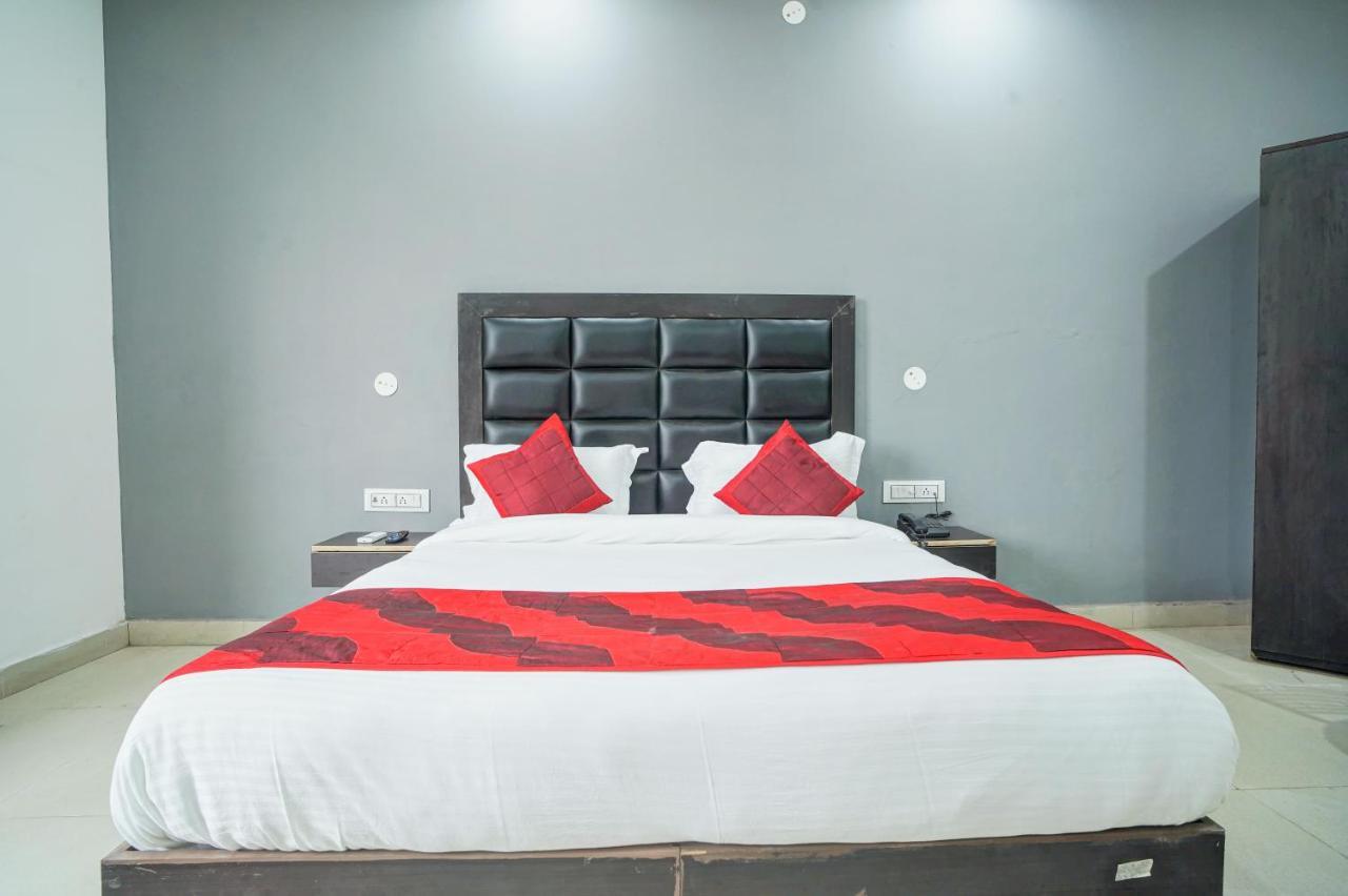 Hotel Red Snapper New Delhi Buitenkant foto