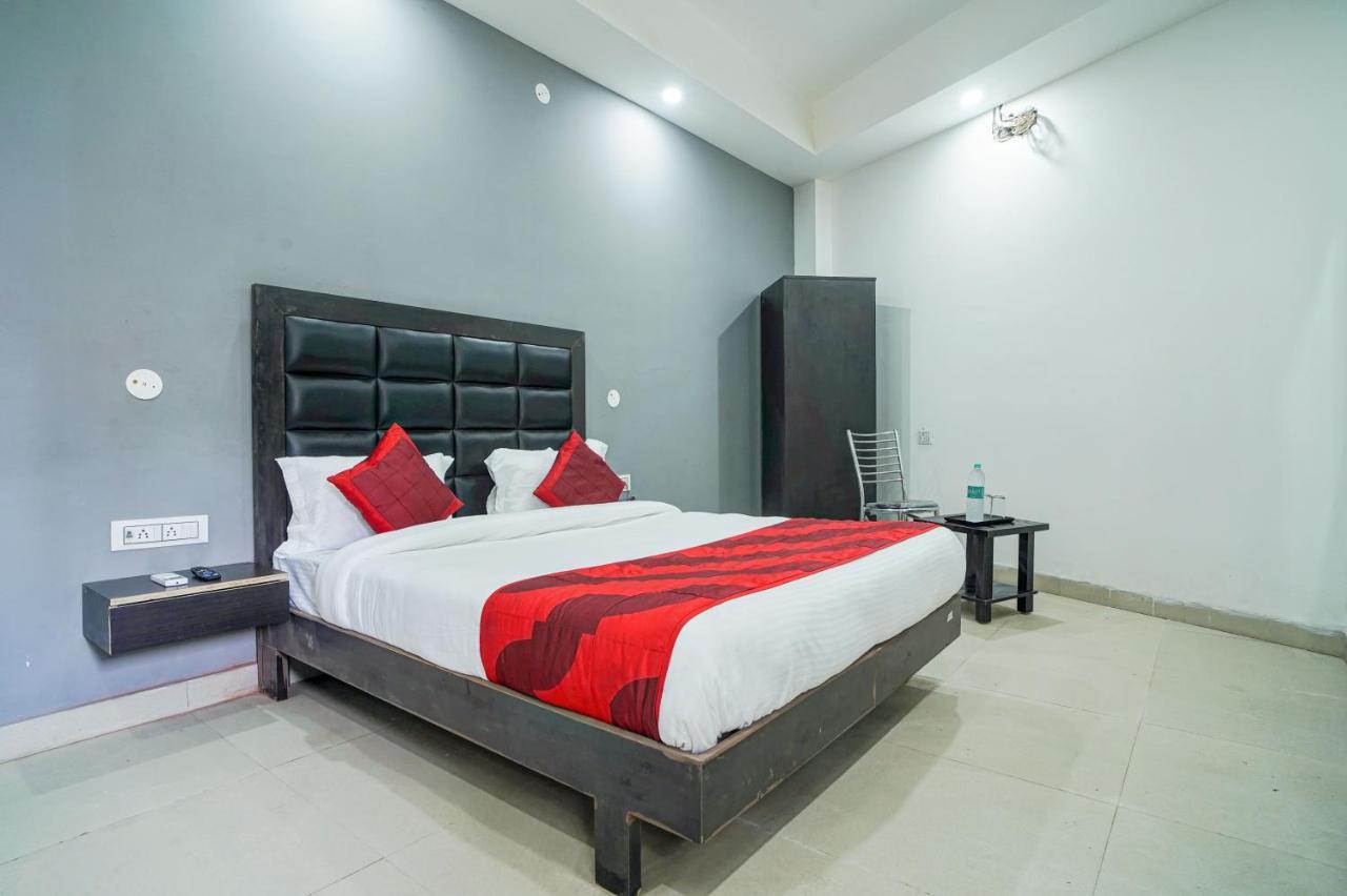 Hotel Red Snapper New Delhi Buitenkant foto