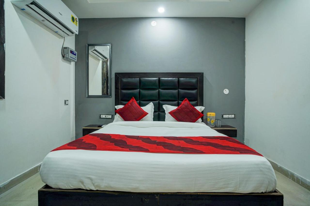 Hotel Red Snapper New Delhi Buitenkant foto