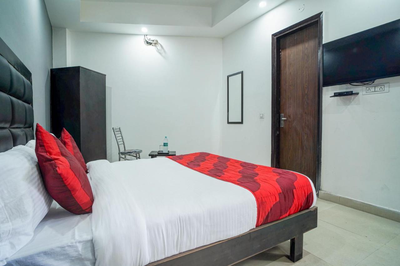 Hotel Red Snapper New Delhi Buitenkant foto
